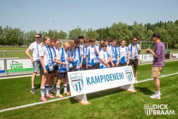 JO15-1 Kampioen-7963