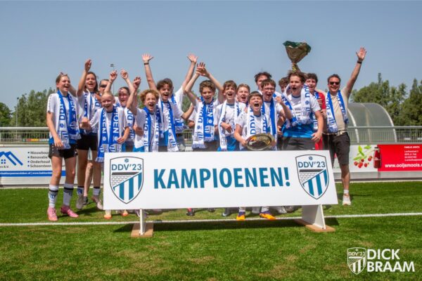 JO15-1 Kampioen-7988