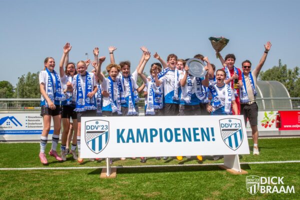 JO15-1 Kampioen-7989