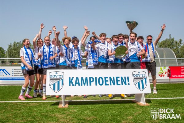JO15-1 Kampioen-7990
