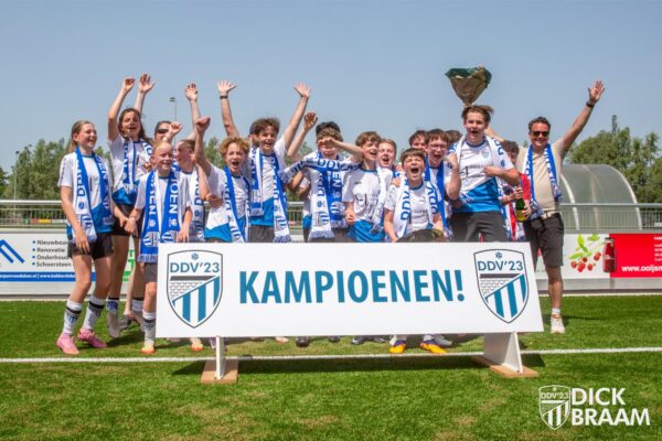 JO15-1 Kampioen-7991