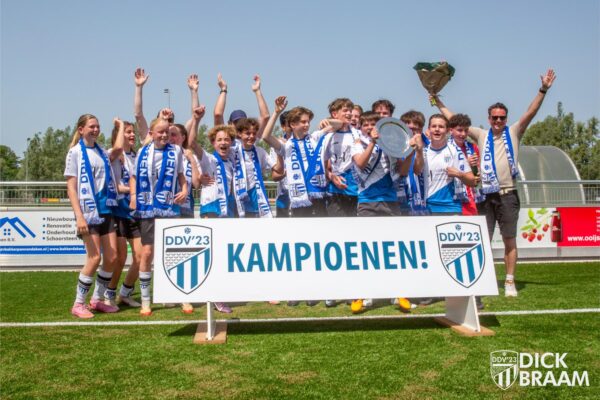 JO15-1 Kampioen-7993