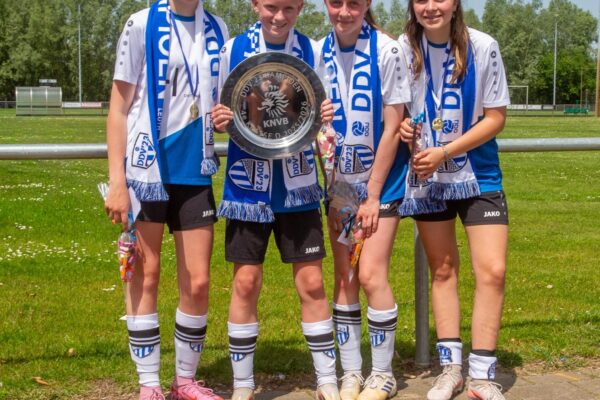 JO15-1 Kampioen-8001