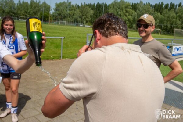JO15-1 Kampioen-8003